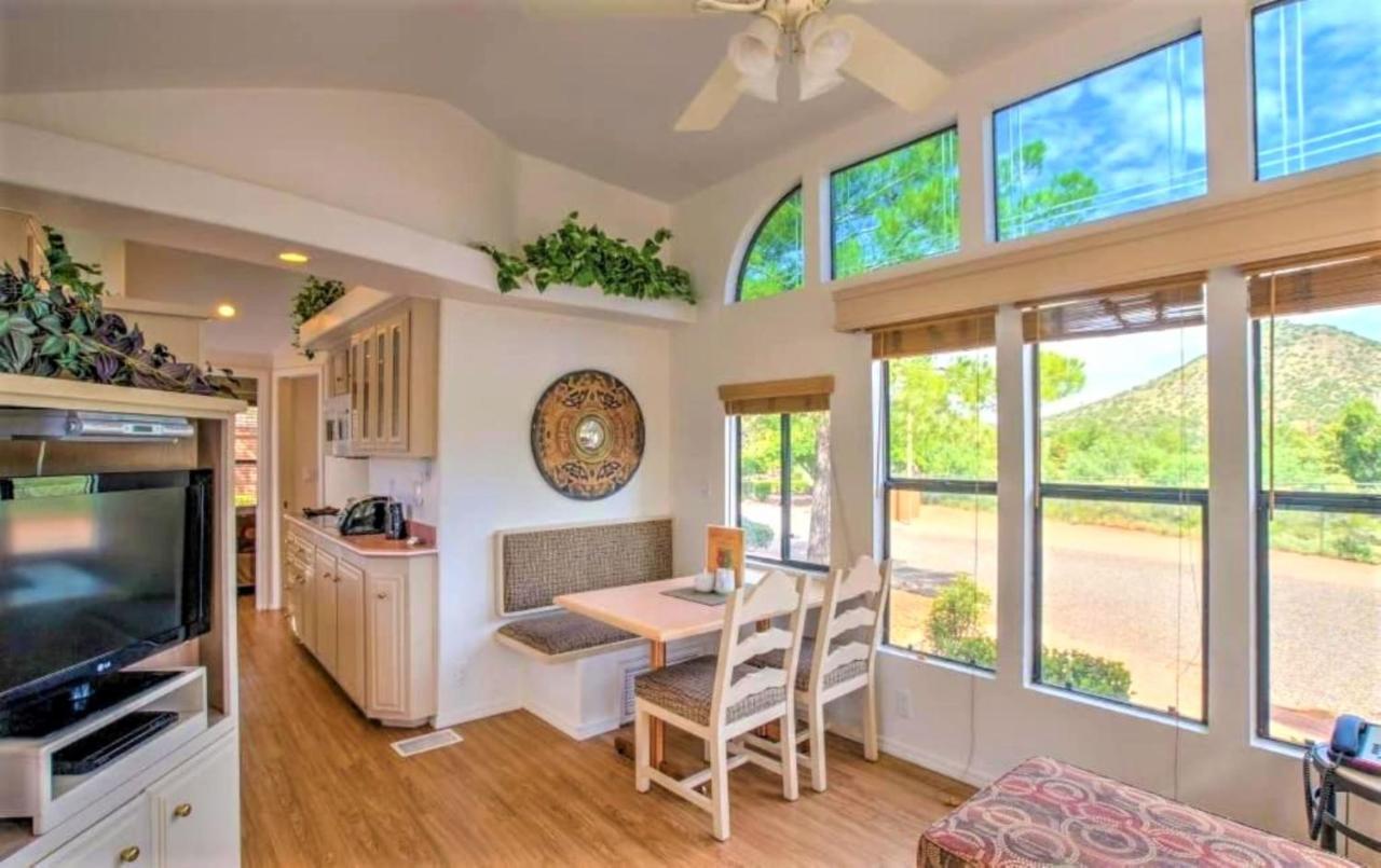Sedona Pines Resort Экстерьер фото Interior of a park model