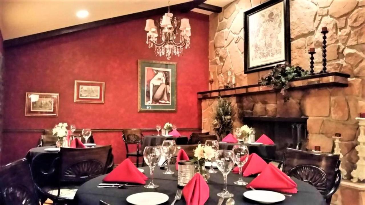 Sedona Pines Resort Экстерьер фото The restaurant's interior