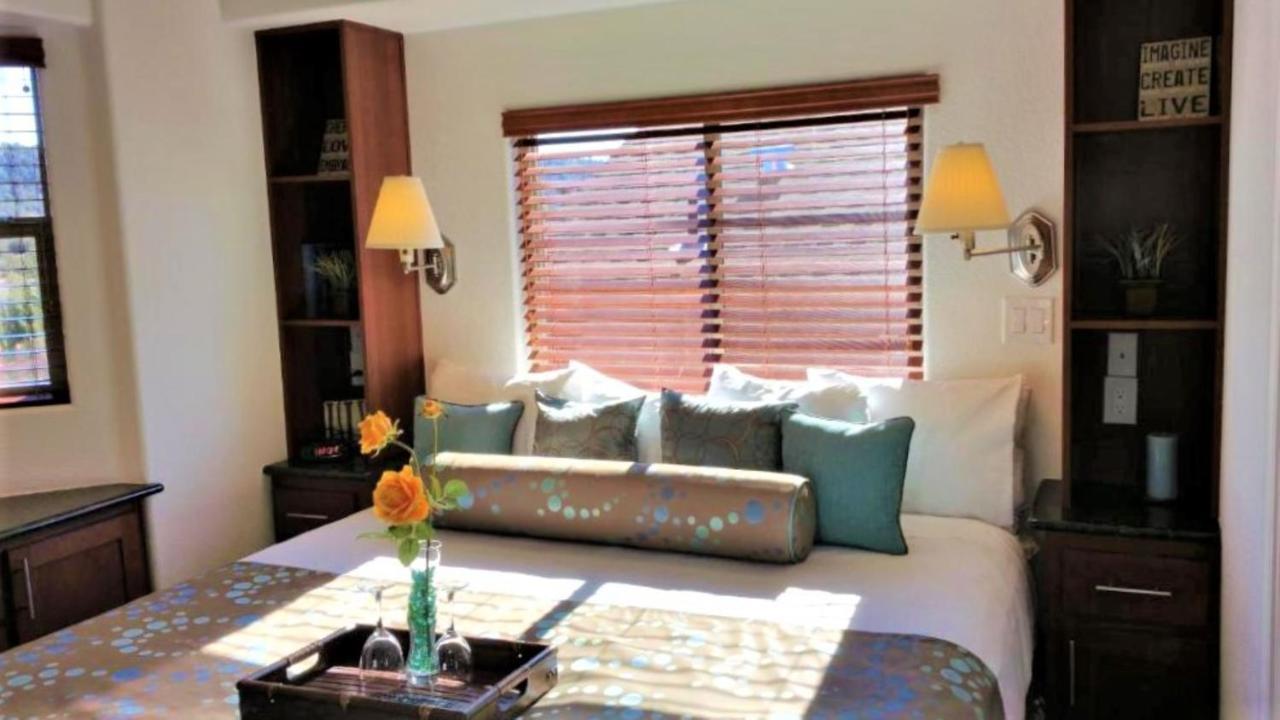 Sedona Pines Resort Экстерьер фото Wood blinds