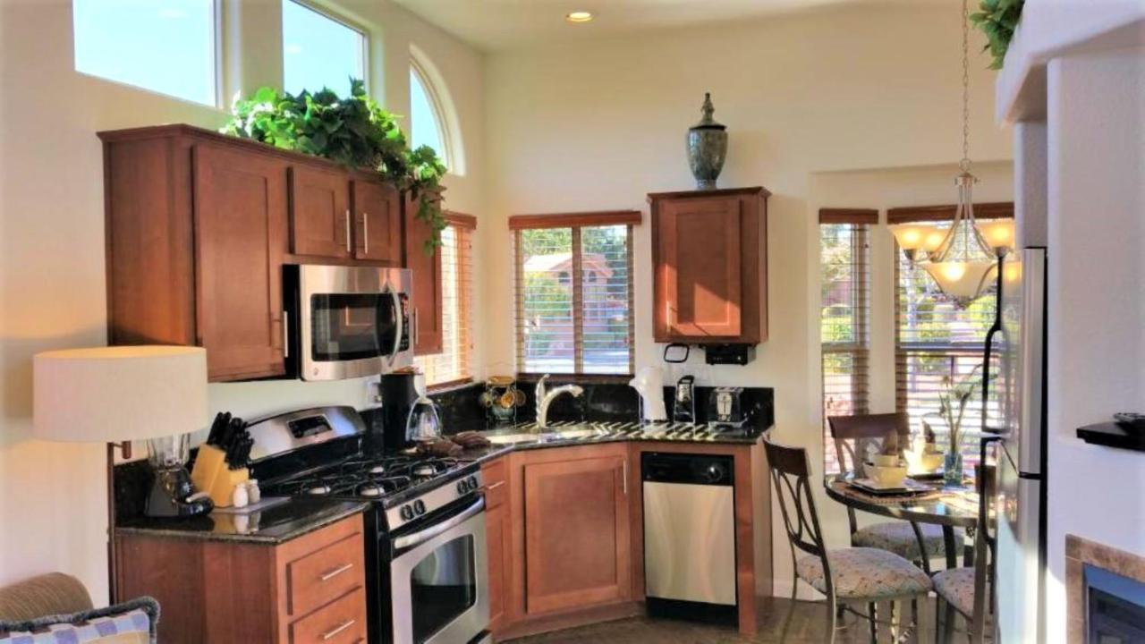 Sedona Pines Resort Экстерьер фото A kitchen in a typical American home