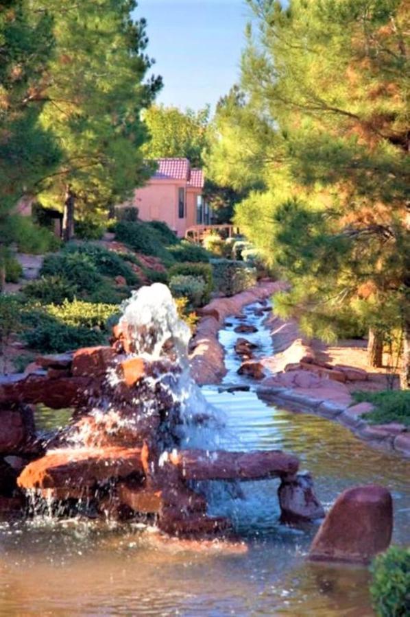 Sedona Pines Resort Экстерьер фото Fountain at the Red Mountain Ranch