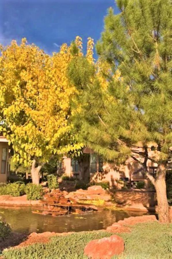Sedona Pines Resort Экстерьер фото A tree in the fall