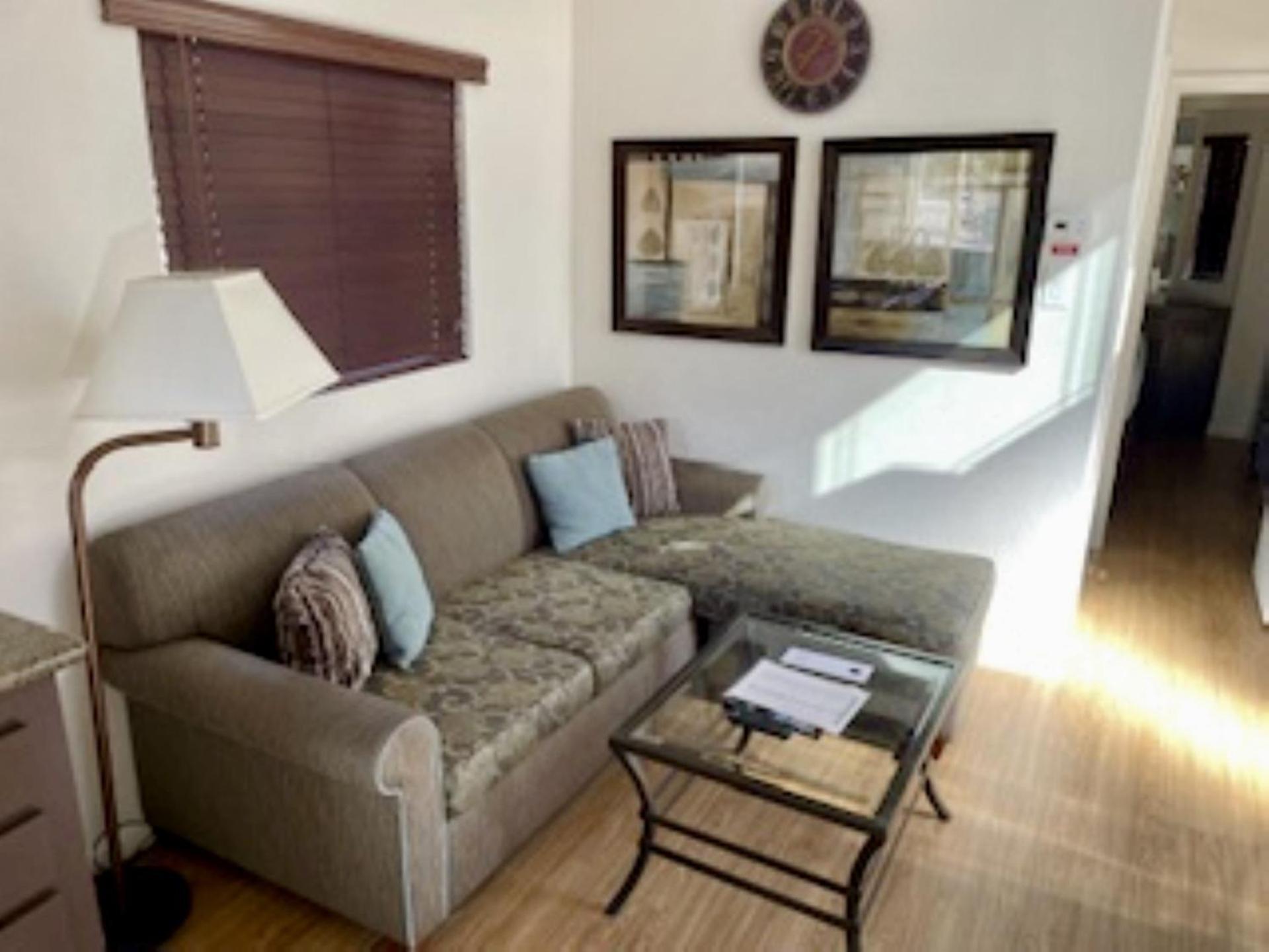 Sedona Pines Resort Экстерьер фото Living room of a typical mobile home