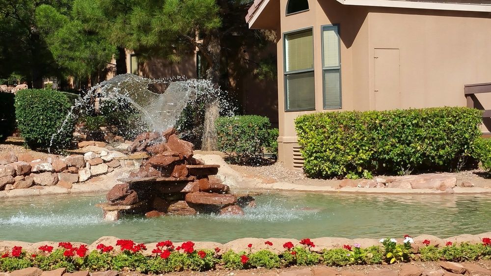 Sedona Pines Resort Экстерьер фото Fountain at the Arizona Inn